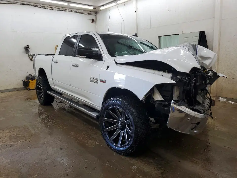 2016 RAM 1500 SLT  