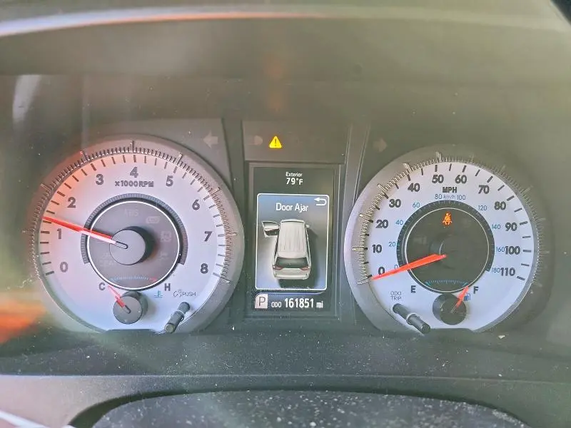 2016 TOYOTA SIENNA SE  