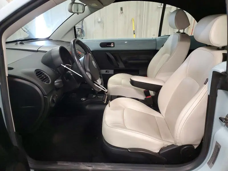 2010 VOLKSWAGEN NEW BEETLE   
