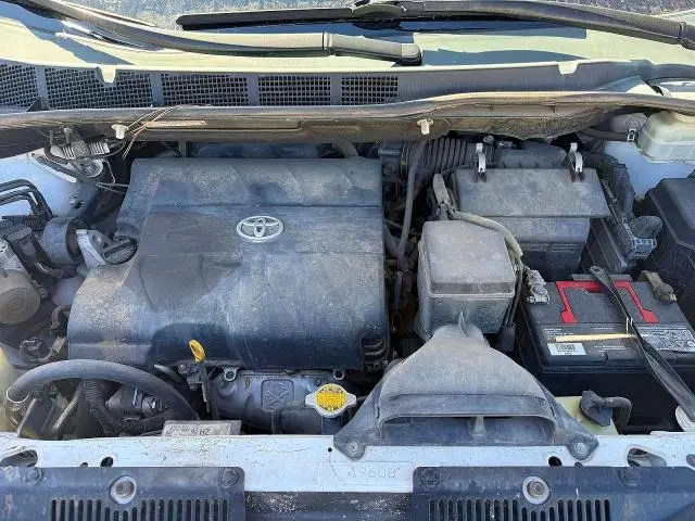 2012 TOYOTA SIENNA LE 8-PASSENGER  