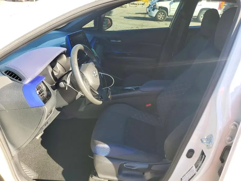2021 TOYOTA C-HR XLE  