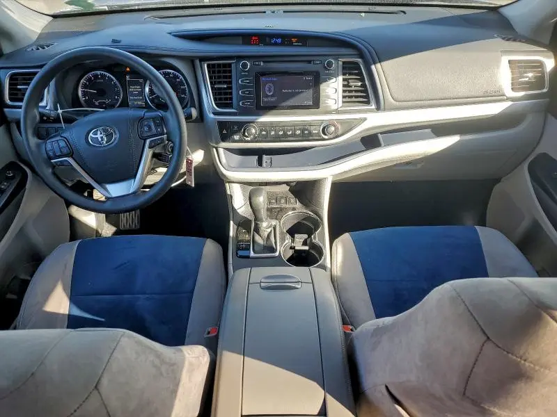 2019 TOYOTA HIGHLANDER LE  