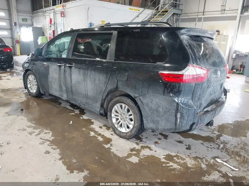 2015 TOYOTA SIENNA XLE 8 PASSENGER