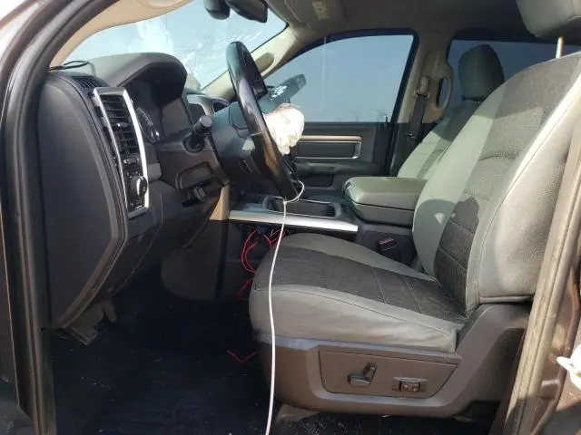 2016 RAM 1500 SLT  