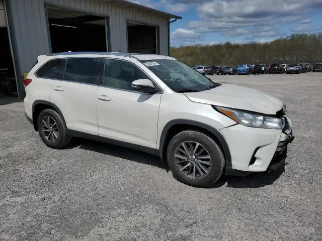 2019 TOYOTA HIGHLANDER SE  