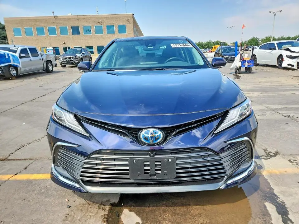 2022 TOYOTA CAMRY XLE  