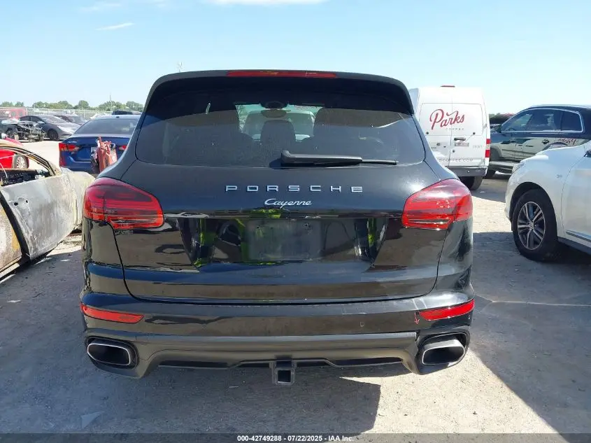 2016 PORSCHE CAYENNE  