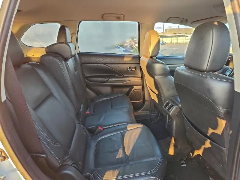 2019 MITSUBISHI OUTLANDER SE  