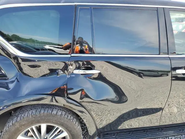 2023 INFINITI QX80 LUXE  