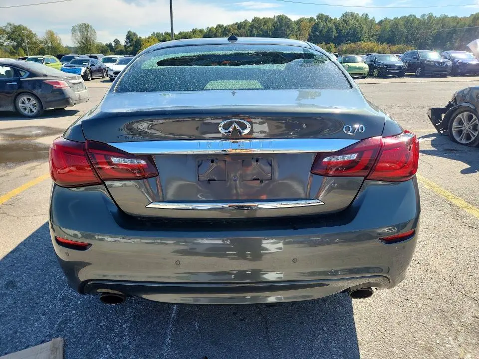 2015 INFINITI Q70 3.7  