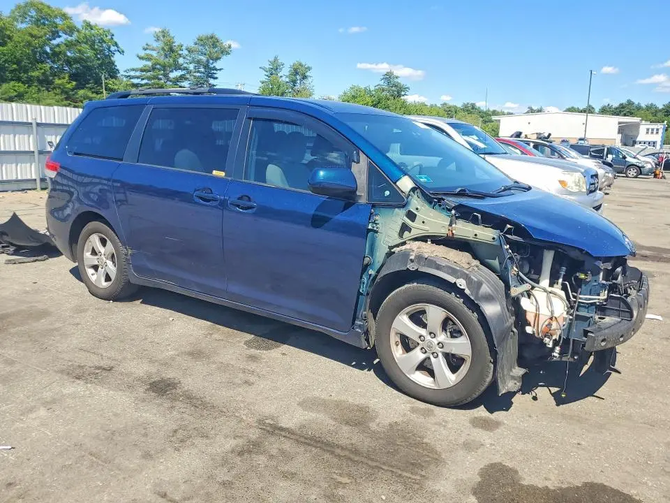 2011 TOYOTA SIENNA LE  