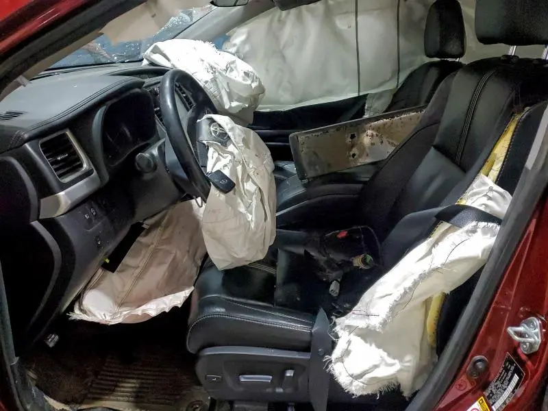 2017 TOYOTA HIGHLANDER SE  