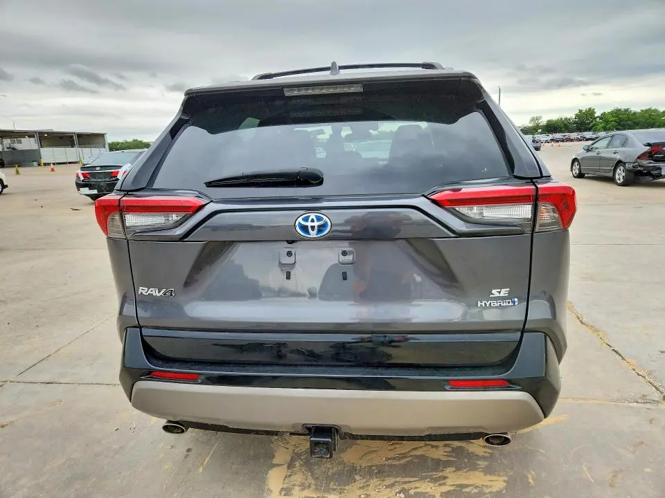 2022 TOYOTA RAV4 SE  