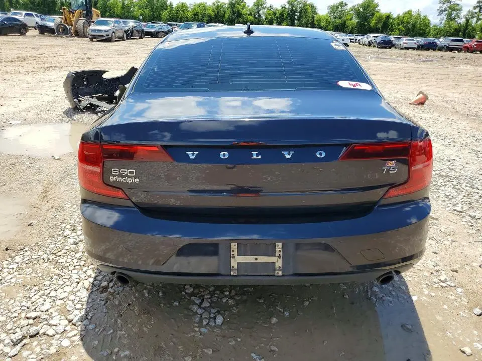 2017 VOLVO S90 T5 MOMENTUM  