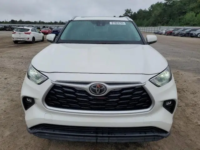 2021 TOYOTA HIGHLANDER XLE  