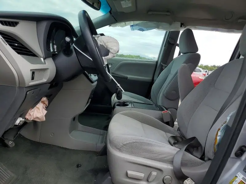 2015 TOYOTA SIENNA LE  