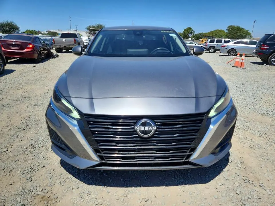2024 NISSAN ALTIMA SV  