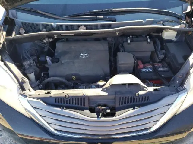 2012 TOYOTA SIENNA XLE  
