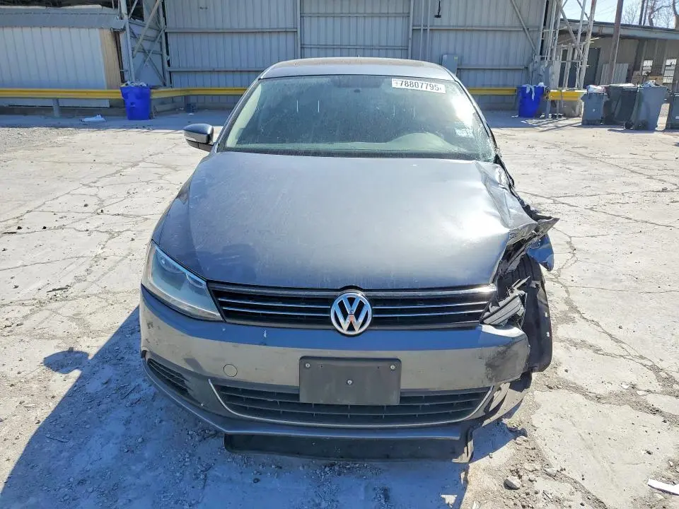 2013 VOLKSWAGEN JETTA SE  