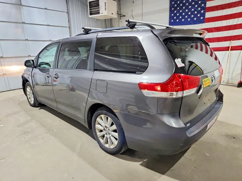 2011 TOYOTA SIENNA LE  
