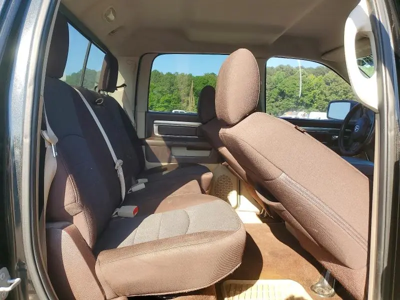 2016 RAM 1500 SLT  
