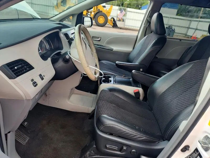 2011 TOYOTA SIENNA SPORT  
