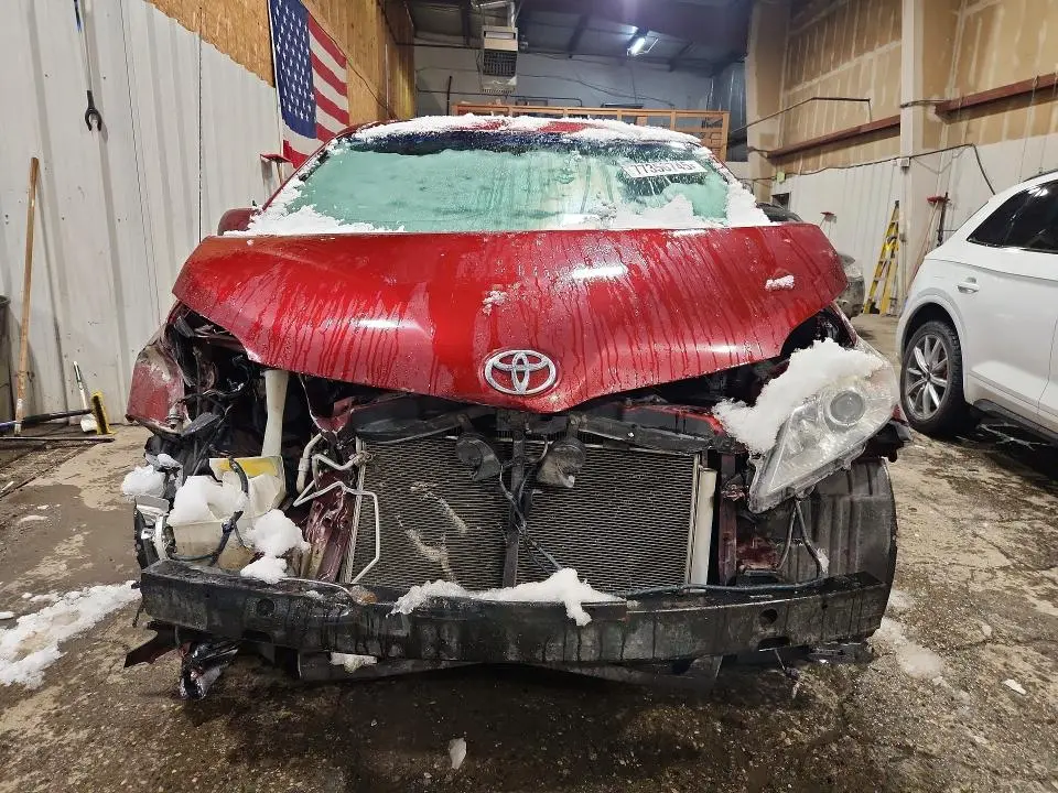 2013 TOYOTA SIENNA XLE  