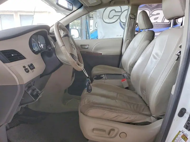2011 TOYOTA SIENNA XLE  
