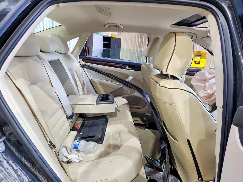 2013 VOLKSWAGEN PASSAT SEL  