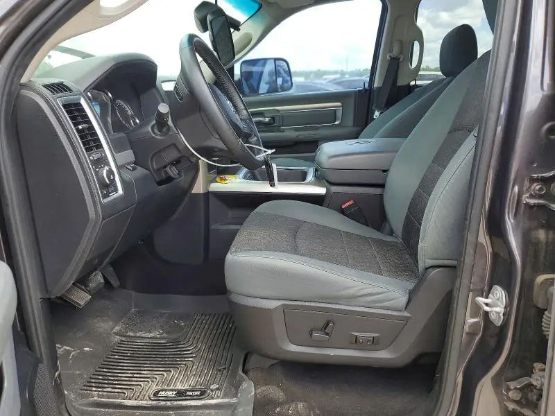 2016 RAM 1500 SLT  