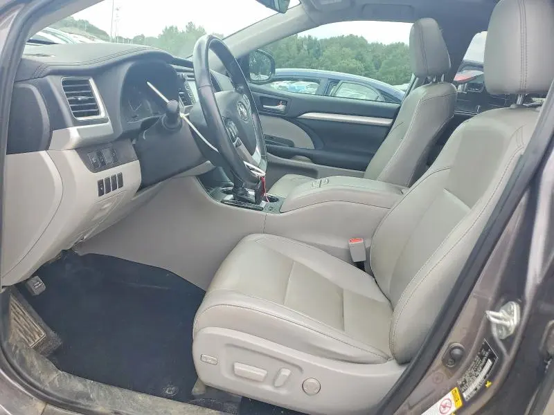 2019 TOYOTA HIGHLANDER XLE  