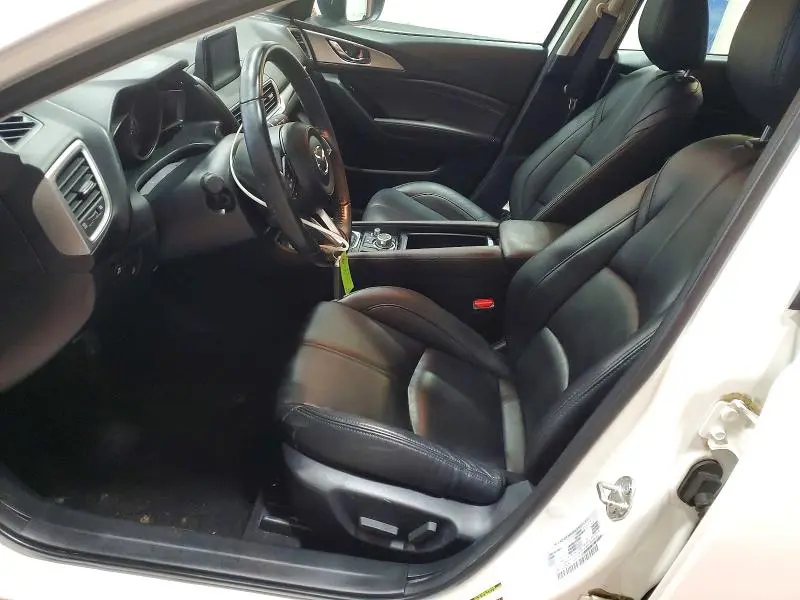 2018 MAZDA 3 TOURING  