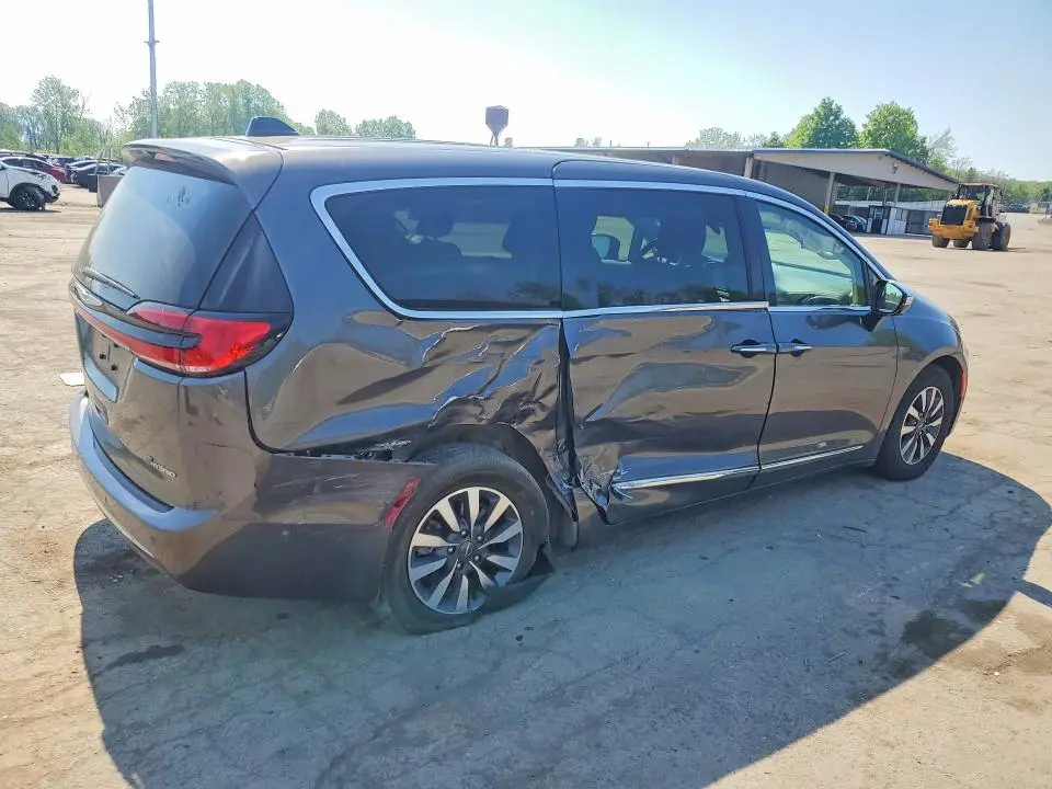 2023 CHRYSLER PACIFICA HYBRID LIMITED  