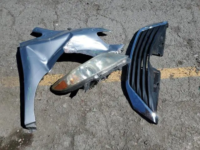 2011 TOYOTA SIENNA LE  