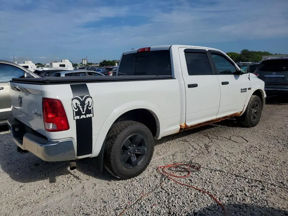 2016 RAM 1500 SLT  