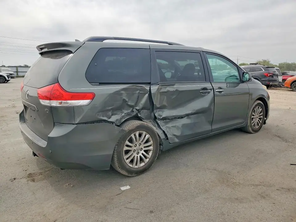 2011 TOYOTA SIENNA XLE 8-PASSENGER  