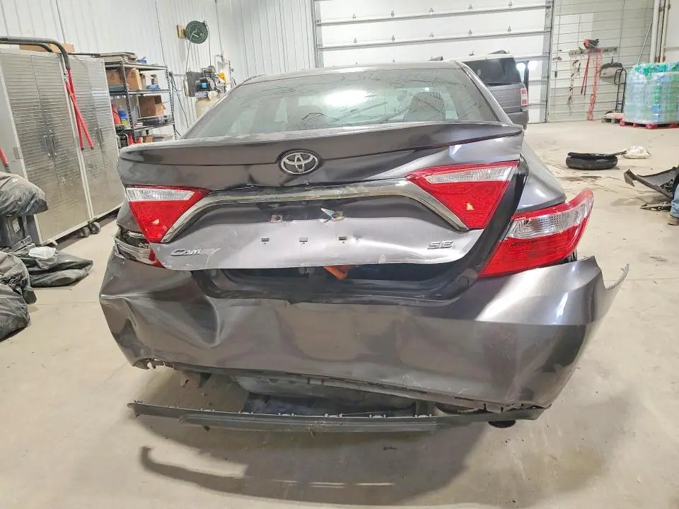 2015 TOYOTA CAMRY SE  