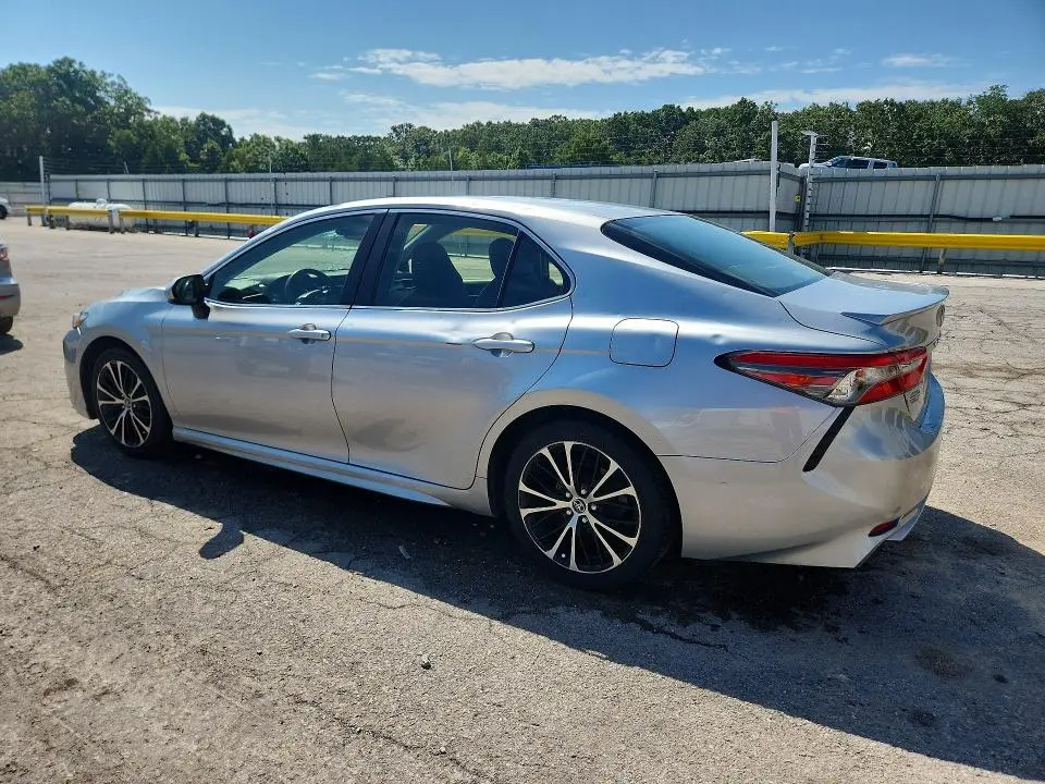 2018 TOYOTA CAMRY SE  