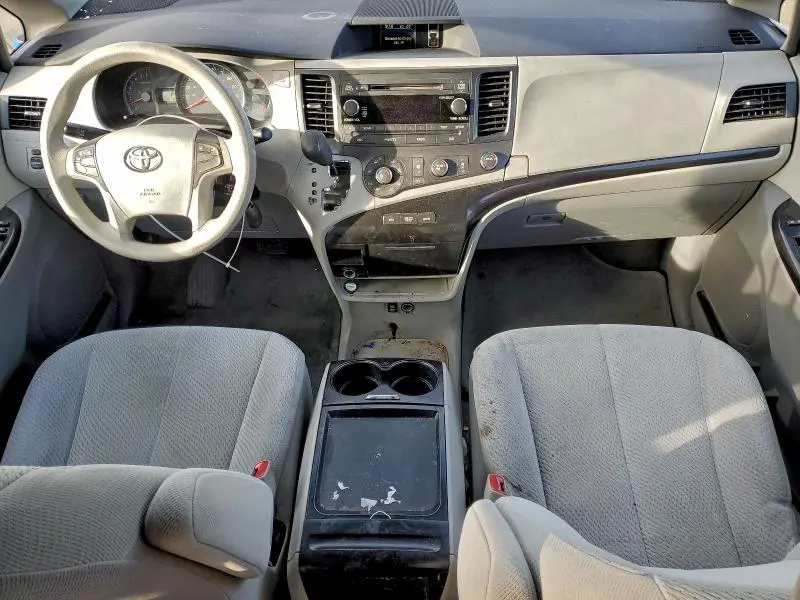 2011 TOYOTA SIENNA LE 8-PASSENGER  