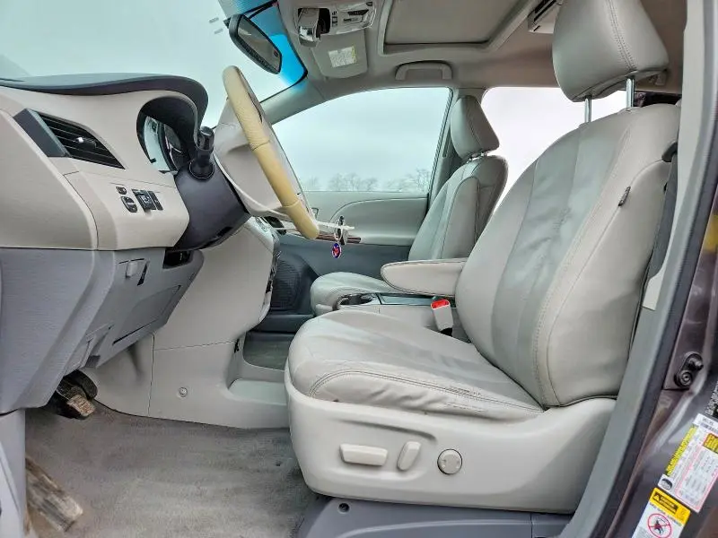 2011 TOYOTA SIENNA XLE  