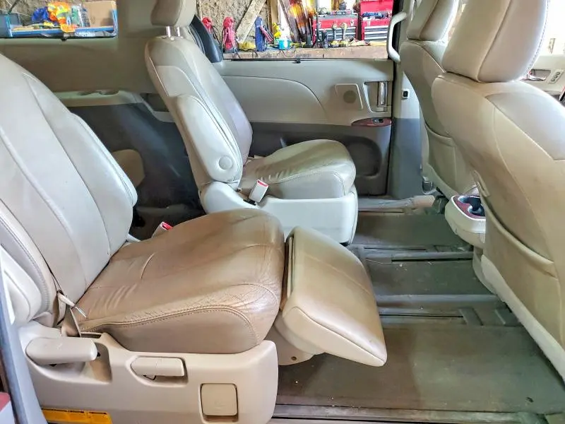 2013 TOYOTA SIENNA LIMITED 7-PASSENGER  