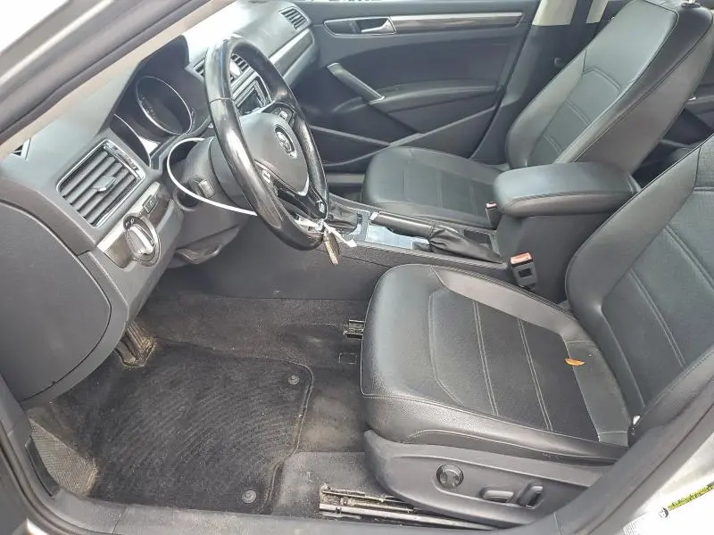 2017 VOLKSWAGEN PASSAT SE  