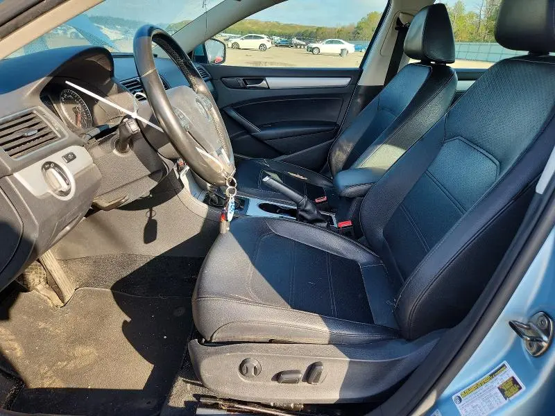 2013 VOLKSWAGEN PASSAT   