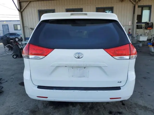 2014 TOYOTA SIENNA LE