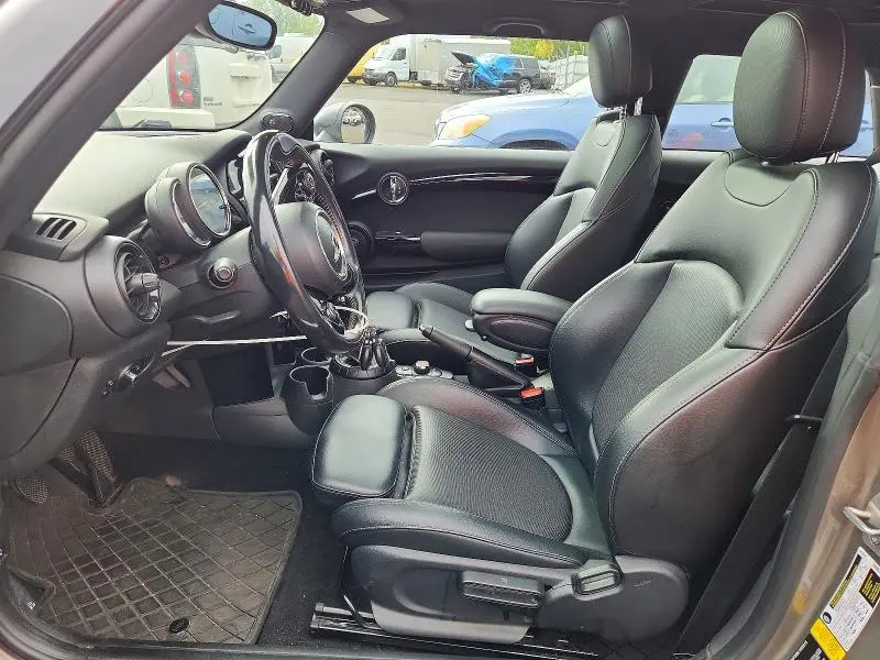 2017 MINI COOPER S  