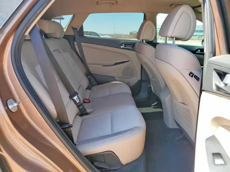 2016 HYUNDAI TUCSON SE  