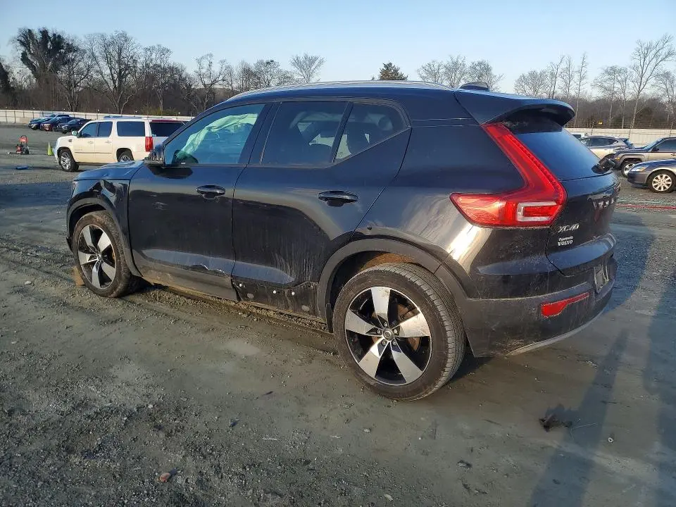 2020 VOLVO XC40 T5 MOMENTUM  