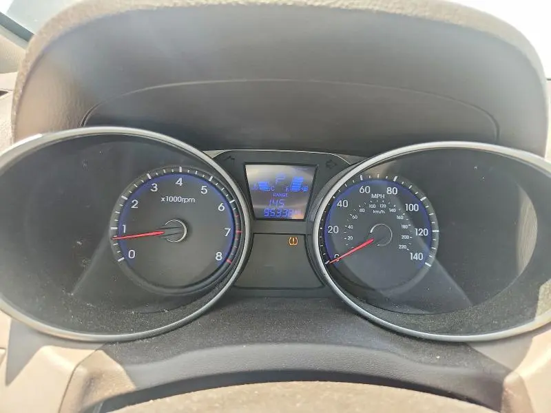 2011 HYUNDAI TUCSON GLS  