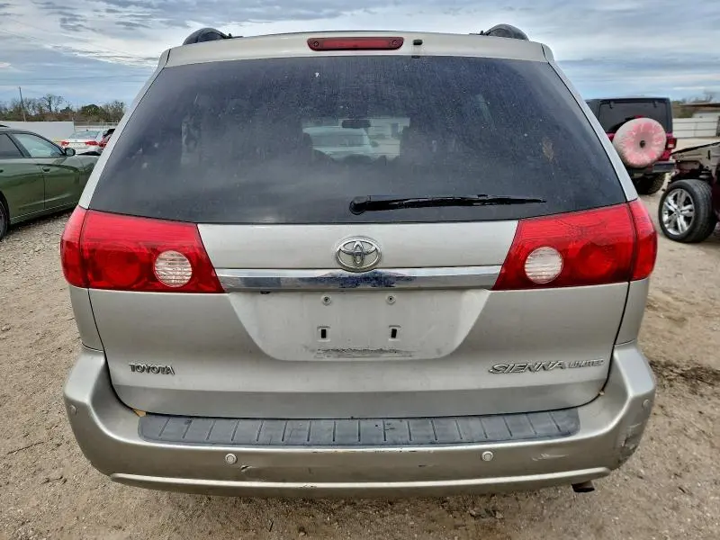 2010 TOYOTA SIENNA XLE  