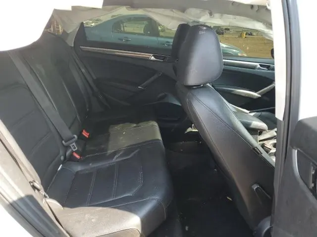 2016 VOLKSWAGEN PASSAT SE  